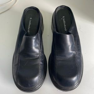 Unlisted black clog size 7 1/2 used good condition